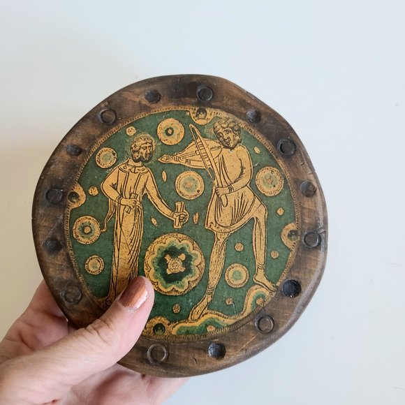 Wooden round hand made wall plague. - Picture 3 of 4